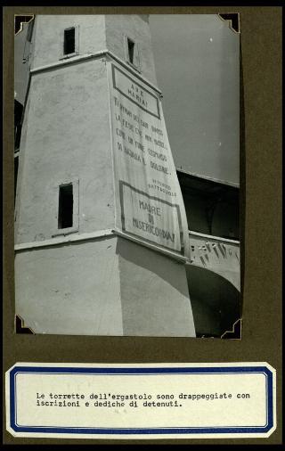 Cerimonia del ricevimento della statua della Madonna consolatrice offerta dai Cavalieri del Santo Sepolcro di Gerusalemme all'Ergastolo di Santo Stefano l'8 agosto 1953