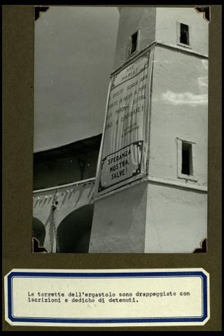 Cerimonia del ricevimento della statua della Madonna consolatrice offerta dai Cavalieri del Santo Sepolcro di Gerusalemme all'Ergastolo di Santo Stefano l'8 agosto 1953