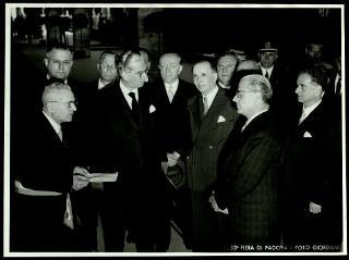 Giovanni Gronchi visita la XXXIII Fiera di Padova