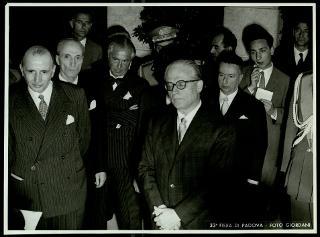 Giovanni Gronchi visita la XXXIII Fiera di Padova