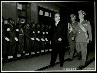 Giovanni Gronchi visita la XXXIII Fiera di Padova