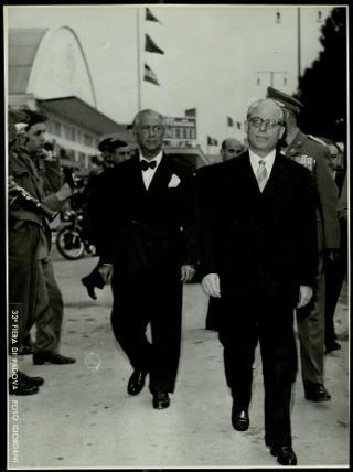 Giovanni Gronchi visita la XXXIII Fiera di Padova