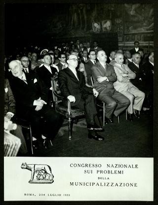 Partecipazione di Giovanni Gronchi al 1° Congresso nazionale sui problemi della municipalizzazione, tenutosi a Roma il 2 luglio 1955