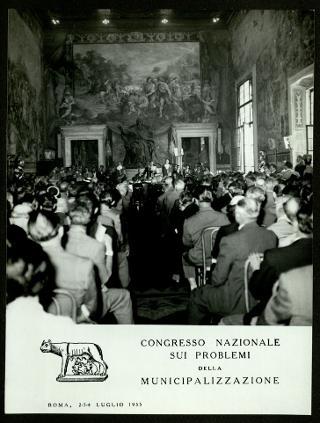Partecipazione di Giovanni Gronchi al 1° Congresso nazionale sui problemi della municipalizzazione, tenutosi a Roma il 2 luglio 1955