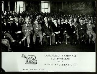 Partecipazione di Giovanni Gronchi al 1° Congresso nazionale sui problemi della municipalizzazione, tenutosi a Roma il 2 luglio 1955