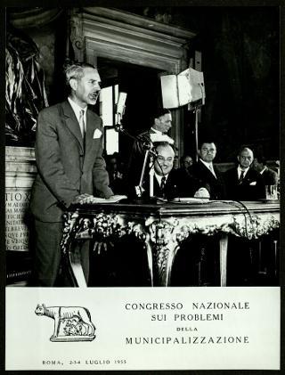 Partecipazione di Giovanni Gronchi al 1° Congresso nazionale sui problemi della municipalizzazione, tenutosi a Roma il 2 luglio 1955