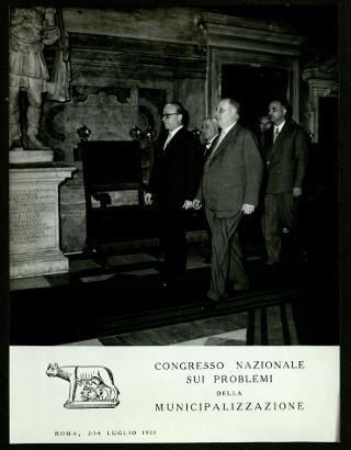 Partecipazione di Giovanni Gronchi al 1° Congresso nazionale sui problemi della municipalizzazione, tenutosi a Roma il 2 luglio 1955
