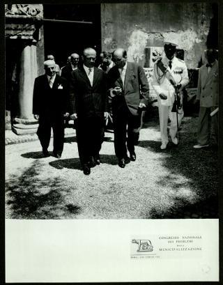 Partecipazione di Giovanni Gronchi al 1° Congresso nazionale sui problemi della municipalizzazione, tenutosi a Roma il 2 luglio 1955