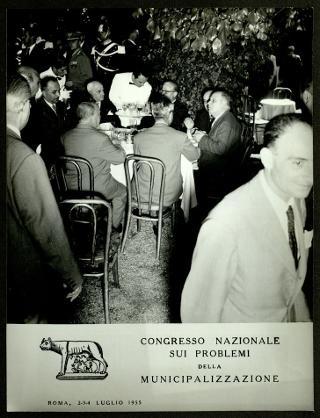 Partecipazione di Giovanni Gronchi al 1° Congresso nazionale sui problemi della municipalizzazione, tenutosi a Roma il 2 luglio 1955