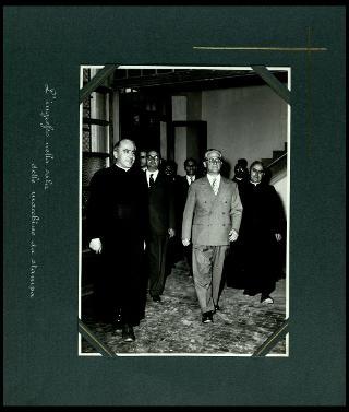 Alba il 7 settembre 1955. Giovanni Gronchi visita la Casa Madre della Pia Società San Paolo, fondata da Don Giacomo Alberione il 20 agosto 1914
