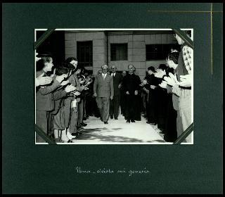 Alba il 7 settembre 1955. Giovanni Gronchi visita la Casa Madre della Pia Società San Paolo, fondata da Don Giacomo Alberione il 20 agosto 1914