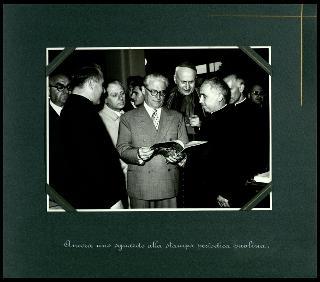 Alba il 7 settembre 1955. Giovanni Gronchi visita la Casa Madre della Pia Società San Paolo, fondata da Don Giacomo Alberione il 20 agosto 1914