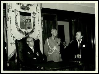 Giovanni Gronchi all'inaugurazione della Sala del Tiepolo nel Palazzo Isimbardi, sede della amministrazione provinciale di Milano