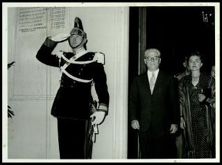 Giovanni Gronchi all'inaugurazione della Sala del Tiepolo nel Palazzo Isimbardi, sede della amministrazione provinciale di Milano