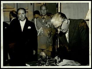 Giovanni Gronchi all'inaugurazione della Sala del Tiepolo nel Palazzo Isimbardi, sede della amministrazione provinciale di Milano