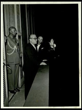 Giovanni Gronchi all'inaugurazione della Sala del Tiepolo nel Palazzo Isimbardi, sede della amministrazione provinciale di Milano