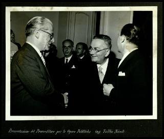 Giovanni Gronchi all'inaugurazione della Sala del Tiepolo nel Palazzo Isimbardi, sede della amministrazione provinciale di Milano