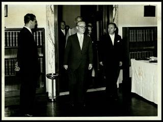 Giovanni Gronchi all'inaugurazione della Sala del Tiepolo nel Palazzo Isimbardi, sede della amministrazione provinciale di Milano