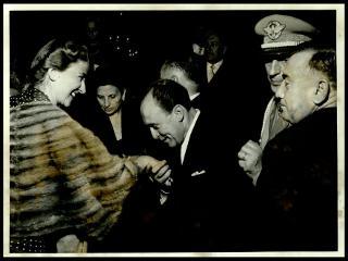 Giovanni Gronchi all'inaugurazione della Sala del Tiepolo nel Palazzo Isimbardi, sede della amministrazione provinciale di Milano