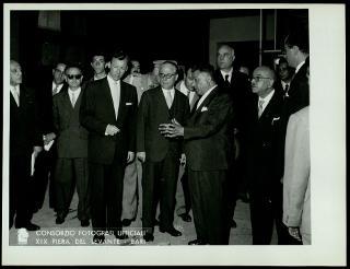 Giovanni Gronchi visita la XIX Fiera del Levante a Bari