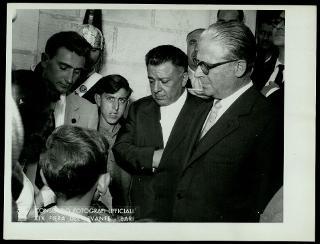 Giovanni Gronchi visita la XIX Fiera del Levante a Bari