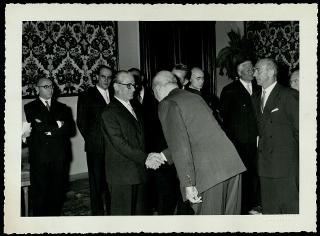 Giovanni Gronchi partecipa alla celebrazione di Guglielmo Marconi a Genova in occasione del 60° anniversario della scoperta della radiotelegrafia