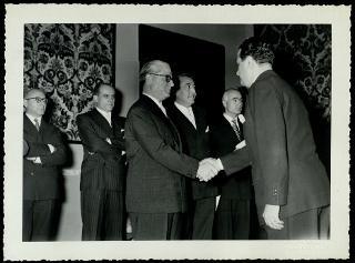 Giovanni Gronchi partecipa alla celebrazione di Guglielmo Marconi a Genova in occasione del 60° anniversario della scoperta della radiotelegrafia
