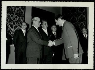 Giovanni Gronchi partecipa alla celebrazione di Guglielmo Marconi a Genova in occasione del 60° anniversario della scoperta della radiotelegrafia