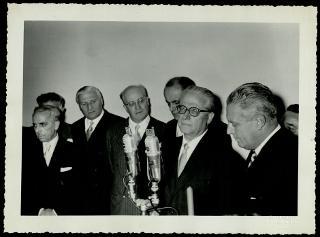 Giovanni Gronchi partecipa alla celebrazione di Guglielmo Marconi a Genova in occasione del 60° anniversario della scoperta della radiotelegrafia