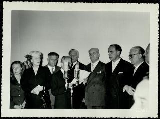 Giovanni Gronchi partecipa alla celebrazione di Guglielmo Marconi a Genova in occasione del 60° anniversario della scoperta della radiotelegrafia