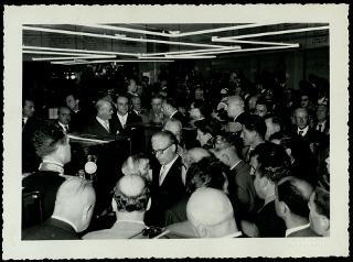 Giovanni Gronchi partecipa alla celebrazione di Guglielmo Marconi a Genova in occasione del 60° anniversario della scoperta della radiotelegrafia