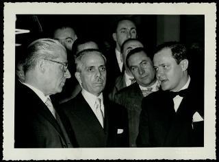 Giovanni Gronchi partecipa alla celebrazione di Guglielmo Marconi a Genova in occasione del 60° anniversario della scoperta della radiotelegrafia