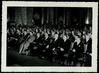 Giovanni Gronchi partecipa alla celebrazione di Guglielmo Marconi a Genova in occasione del 60° anniversario della scoperta della radiotelegrafia