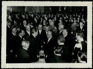 Giovanni Gronchi partecipa alla celebrazione di Guglielmo Marconi a Genova in occasione del 60° anniversario della scoperta della radiotelegrafia