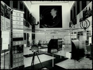 Giovanni Gronchi partecipa alla celebrazione di Guglielmo Marconi a Genova in occasione del 60° anniversario della scoperta della radiotelegrafia