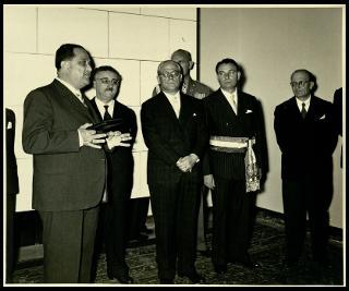 Giovanni Gronchi partecipa alla celebrazione del decennale della ricostituzione della provincia di Caserta