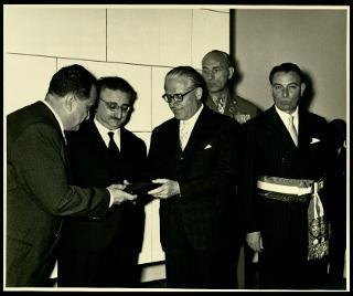 Giovanni Gronchi partecipa alla celebrazione del decennale della ricostituzione della provincia di Caserta