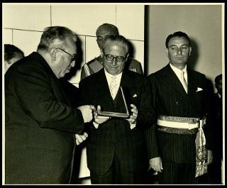 Giovanni Gronchi partecipa alla celebrazione del decennale della ricostituzione della provincia di Caserta