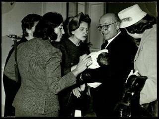 Carla Gronchi visita l'ONMI di Napoli