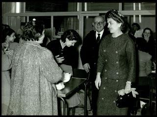 Carla Gronchi visita l'ONMI di Napoli
