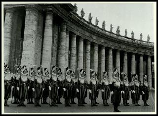 Giovanni Gronchi all'udienza pontificia in Vaticano