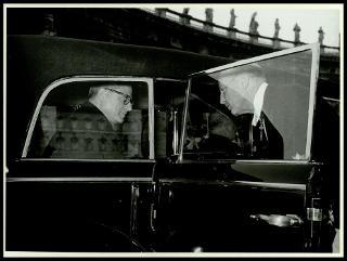 Giovanni Gronchi all'udienza pontificia in Vaticano