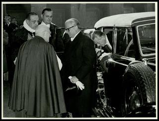 Giovanni Gronchi all'udienza pontificia in Vaticano