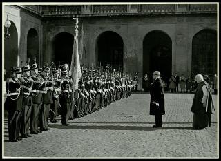 Giovanni Gronchi all'udienza pontificia in Vaticano
