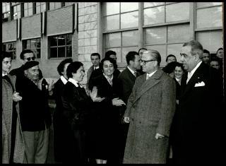 Giovanni Gronchi visita lo stabilimento della Dalmine S.p.a. ad Apuania (Massa)