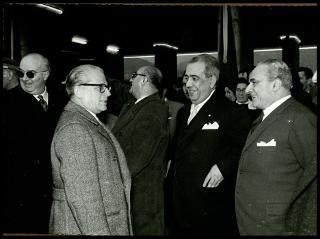 Giovanni Gronchi visita lo stabilimento della Dalmine S.p.a. ad Apuania (Massa)