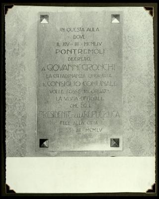Giovanni Gronchi visita la città di Pontremoli