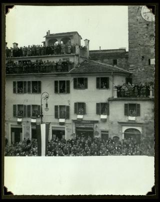 Giovanni Gronchi visita la città di Pontremoli