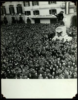 Giovanni Gronchi visita la città di Pontremoli