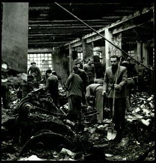 Testimonianze delle officine grafiche Trevisan di Castelfranco Veneto con la documentazione della distruzione a causa di un incendio il 9 gennaio 1956 fino alla ripresa dell'attività nel gennaio 1957